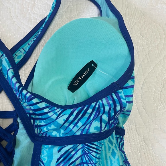 Adore Me - One Piece plunge front with criss cross back. - Picture 4 of 4